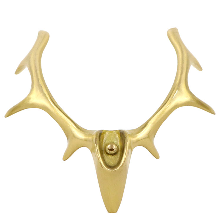 Pozdvihnite svoj n&aacute;bytok podmaniv&yacute;m parohom – inšpirovan&eacute; kovov&yacute;mi ozdobn&yacute;mi gomb&iacute;kmi