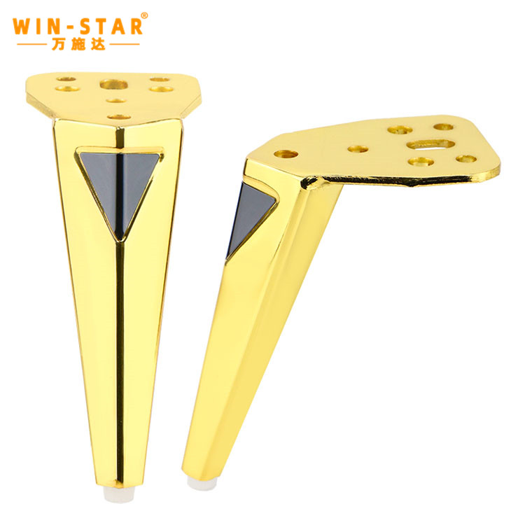 Металне ноге софе - практичан и естетски избор за сваки животни стил