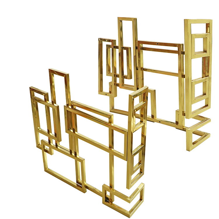 Prisp&ocirc;soben&yacute; r&aacute;m na pohovku v zlatej farbe na predaj