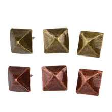 Odhalte uměn&iacute; n&aacute;bytku s&nbsp;našimi železn&yacute;mi ozdobn&yacute;mi hřeb&iacute;ky