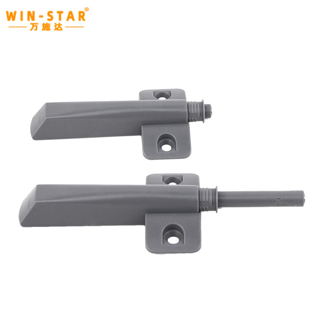 Magnetisk trykk for &aring; &aring;pne spjeldspjeldet