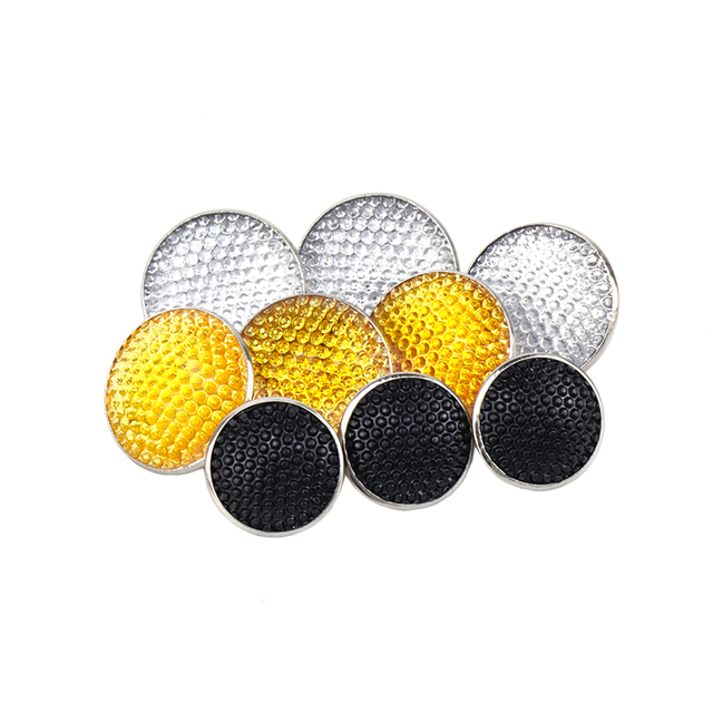 এক্রাইলিক বোতাম: আসবাবপত্র সজ্জা পুনরায় সংজ্ঞায়িত করুন