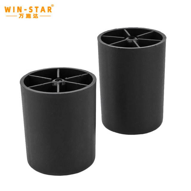 Wszechstronne plastikowe n&oacute;żki do sofy: łatwy montaż do wszystkich typ&oacute;w mebli