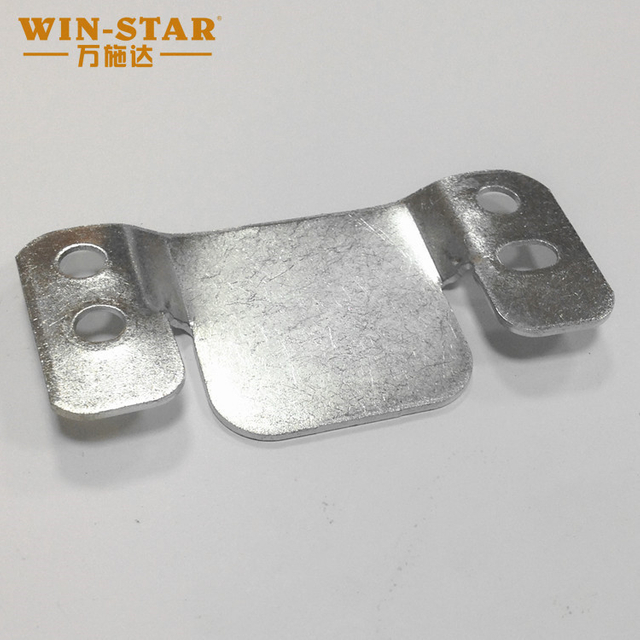 Kovov&eacute; spojovac&iacute; d&iacute;ly pro n&aacute;bytkovou pohovku