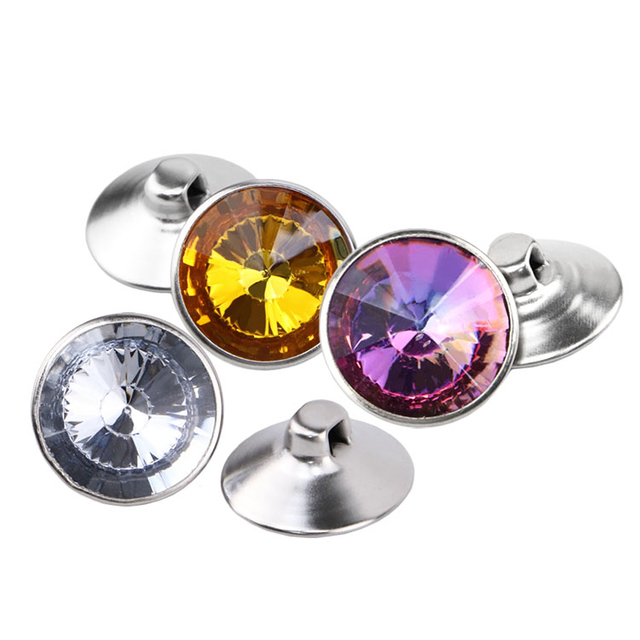 오토만, 머리판 및 터프트 가구 디자인을 위한 작은 장식 단추