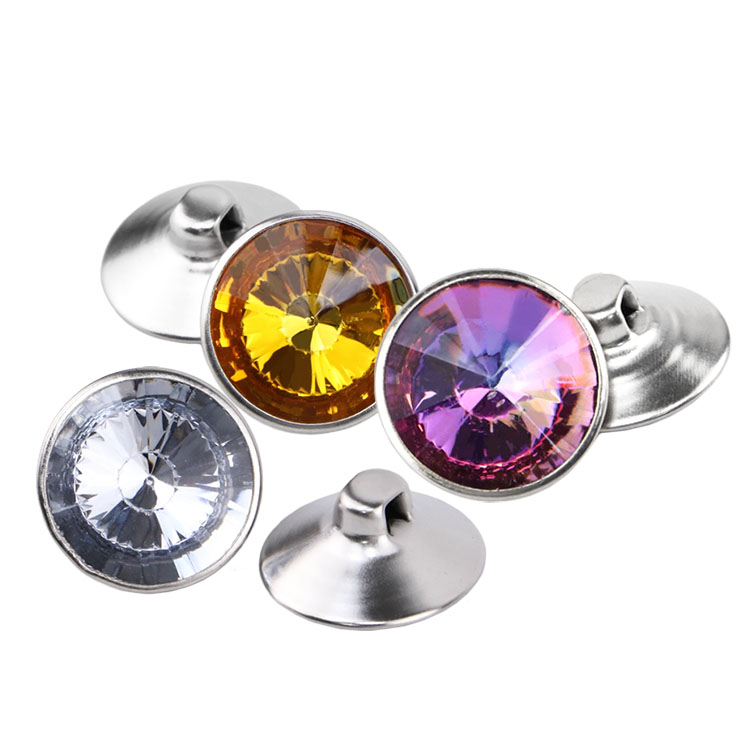 Małe ozdobne guziki do projektowania mebli otomańskich, zagł&oacute;wk&oacute;w i pikowanych